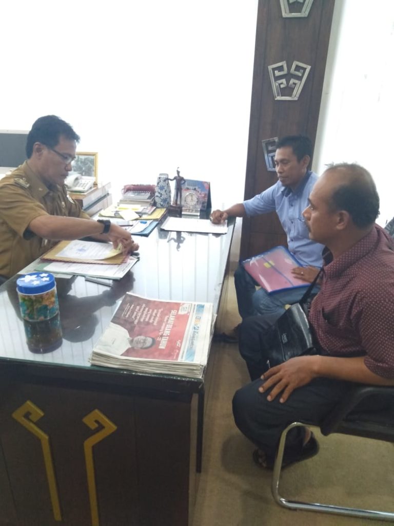 foto tugas luar Mengantar surat Audensi untuk Bupati Tulang Bawang ke kantor Bupati di lanjutkan antar berkas ke kantor notaris di unit 2 Tulang Bawang