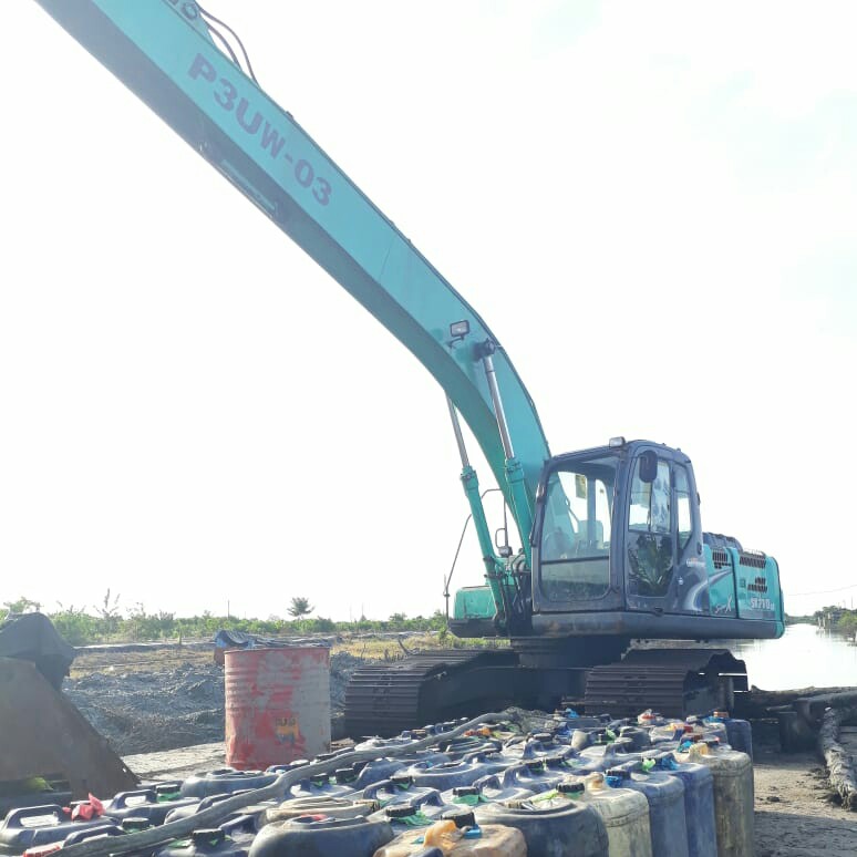 Excavator dengan kode P3UW 03 milik P3UW Lampung kini mulai beroperasi kembali setelah kurang lebih 15 hari sakit atau mengalami kerusakan.
