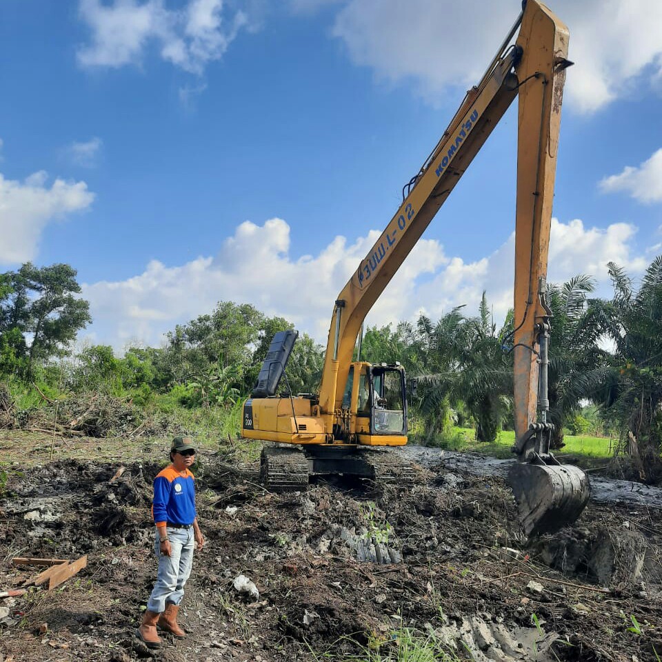 Alat berat milik P3UW Lampung di turunkan untuk memperbaiki prasarana sekolahan, tempat sosial, instansi kesehatan dan kantor instansi kepemerintahan