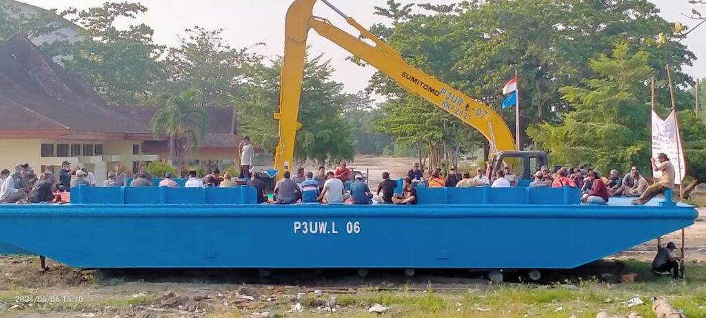 Ponton apung buatan mandiri P3UW Lampung sudah sepenuhnya rampung dan resmi di luncurkan, usai di adakan acara syukuran